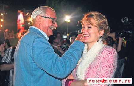 Алексей Воробьев загулял с гостьей Михалкова Алексей Воробьев загулял с гостьей Михалкова
