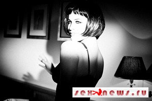 Даша Астафьева готовит дома голой Даша Астафьева готовит дома голой