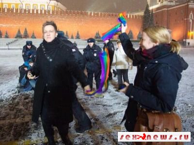 Активисты ЛГБТ обосновались на главной российской площади Активисты ЛГБТ обосновались на главной российской площади