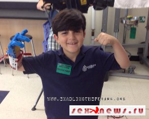 Америка: учителя сконструировали для 7-летнего мальчика 3D протез Америка: учителя сконструировали для 7-летнего мальчика 3D протез